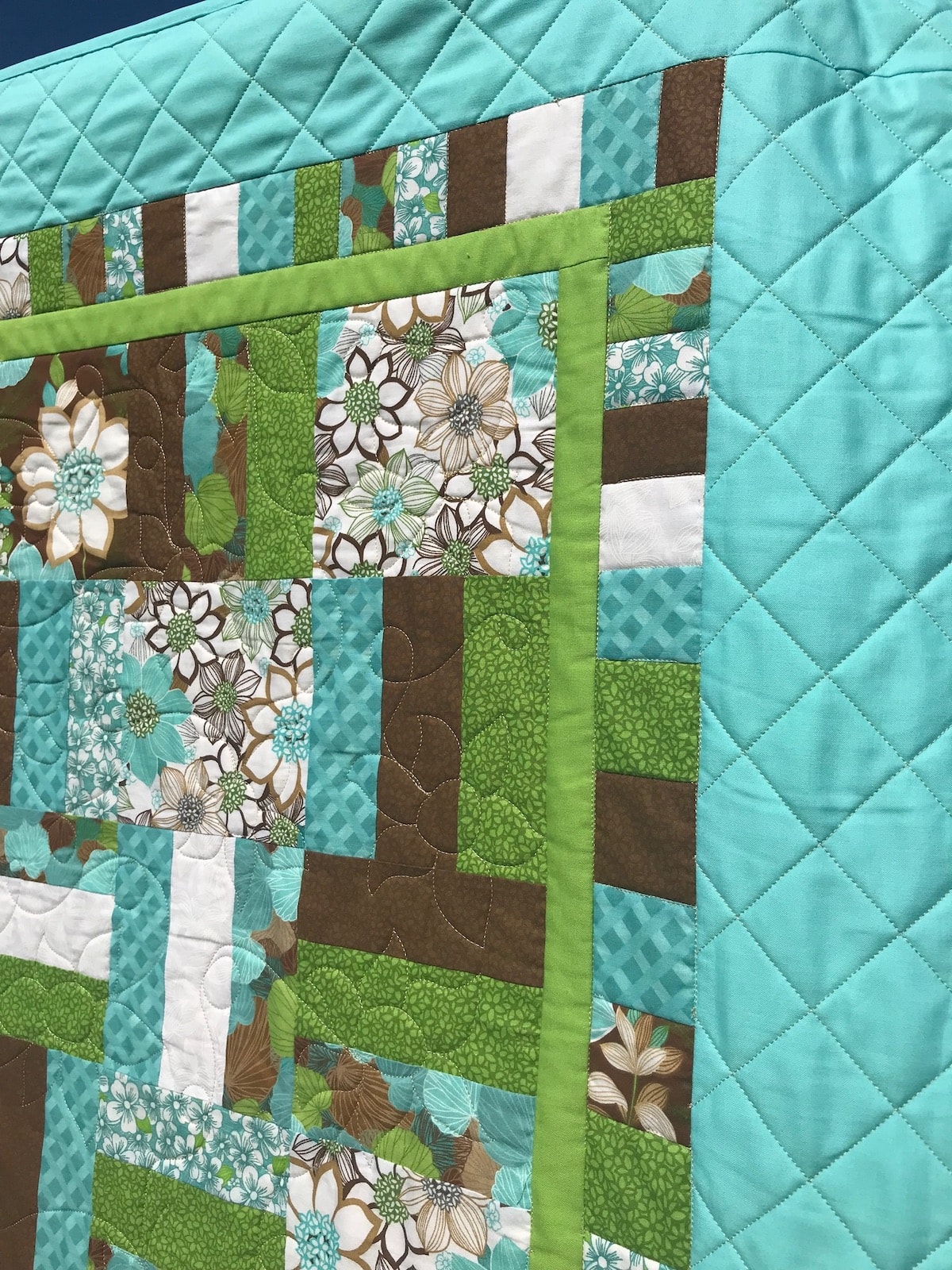 Wildflower quilt top corner detail